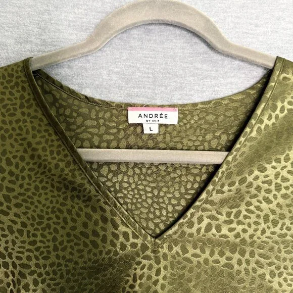Andree by Unit size Large in a rich olive satin with subtle animal print texture - Picture 4 of 7